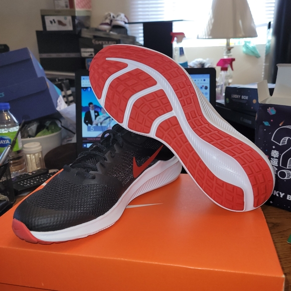 Kids Boy's or Girls Sneaker - Picture 2 of 7